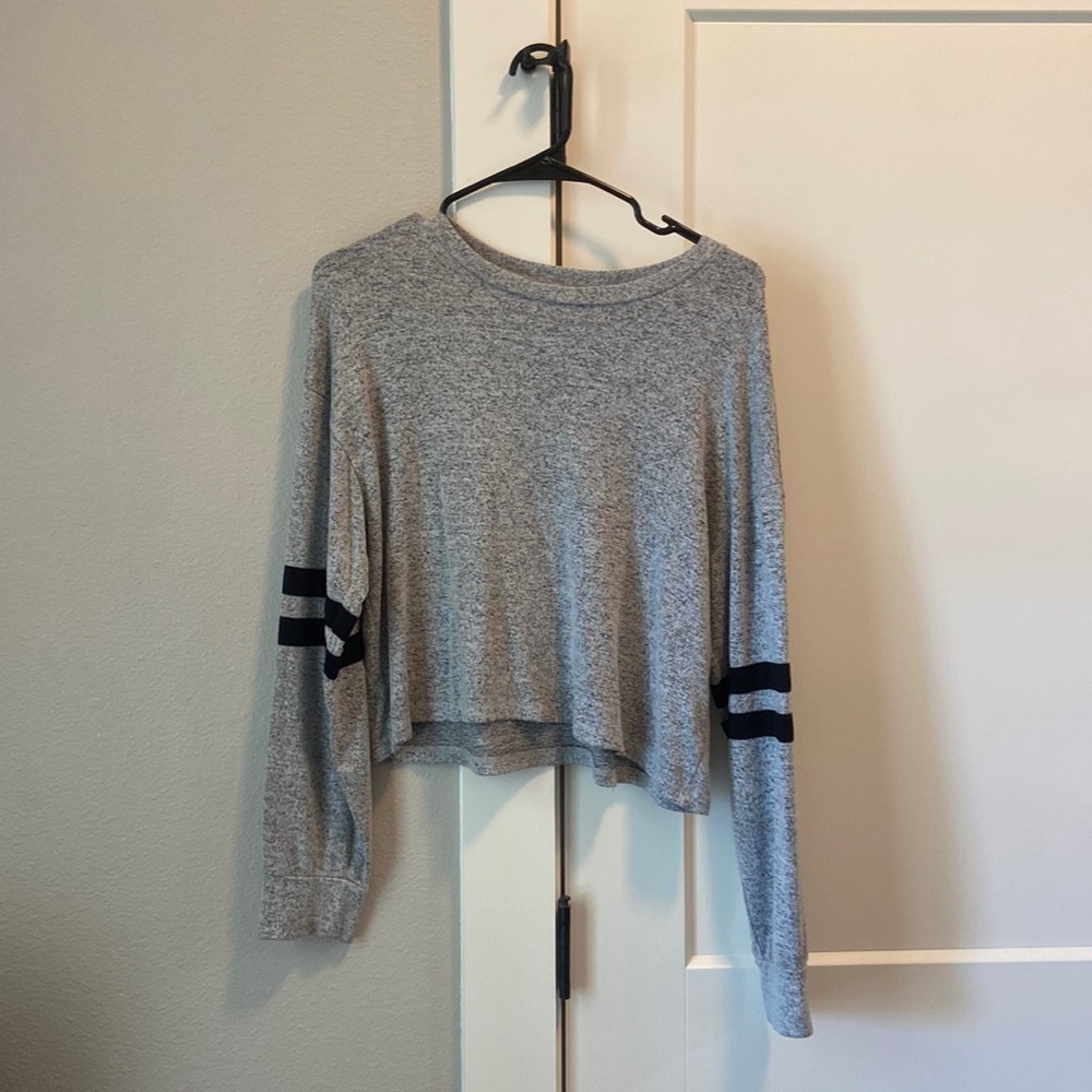 Cropped, Grey Forever 21 T-Shirt